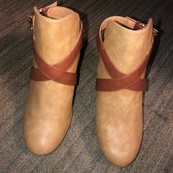 New Women Booties size 8 - Picture 3 of 5